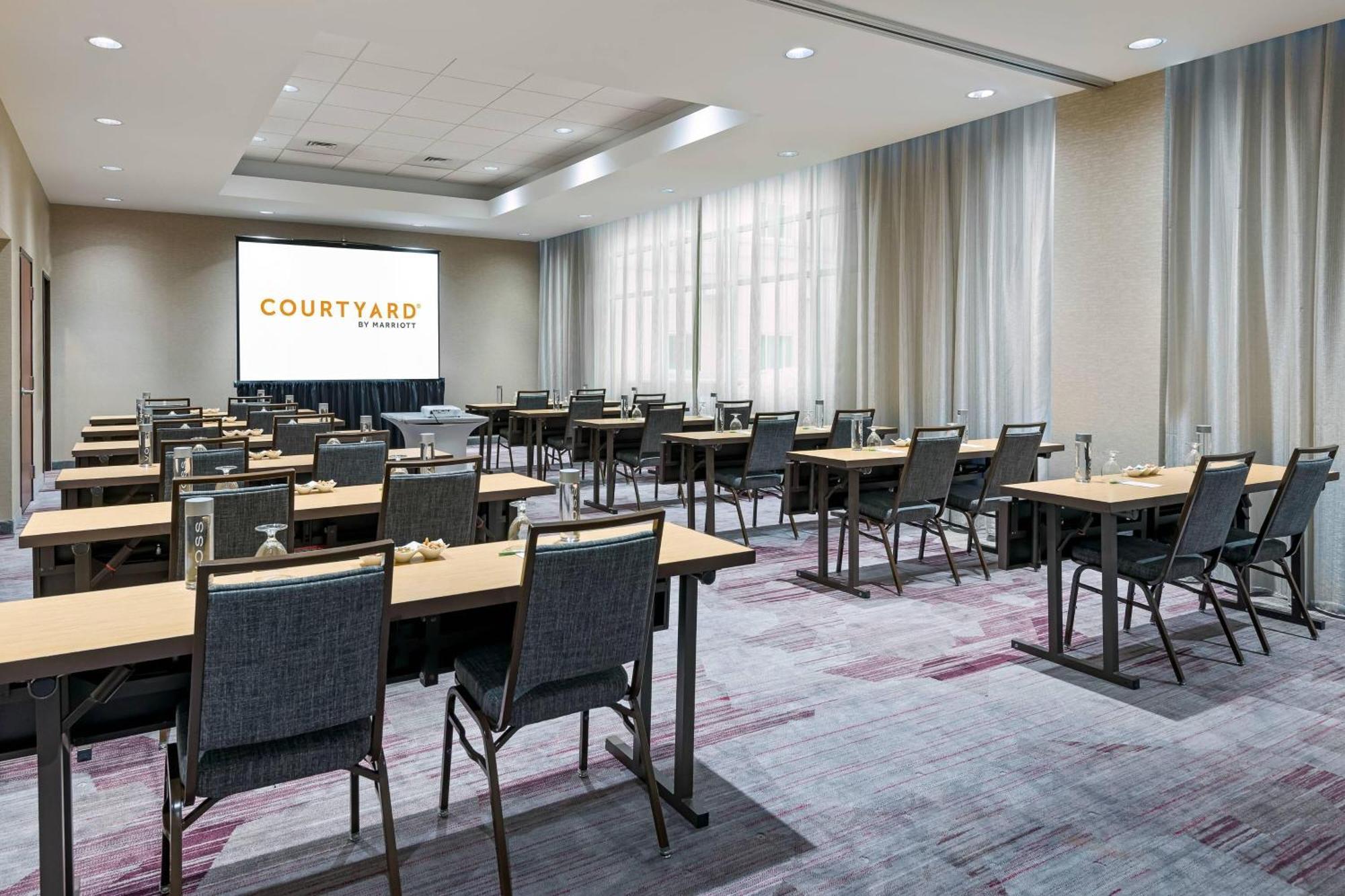 Courtyard Fort Wayne Downtown At Grand Wayne Convention Center Exteriör bild