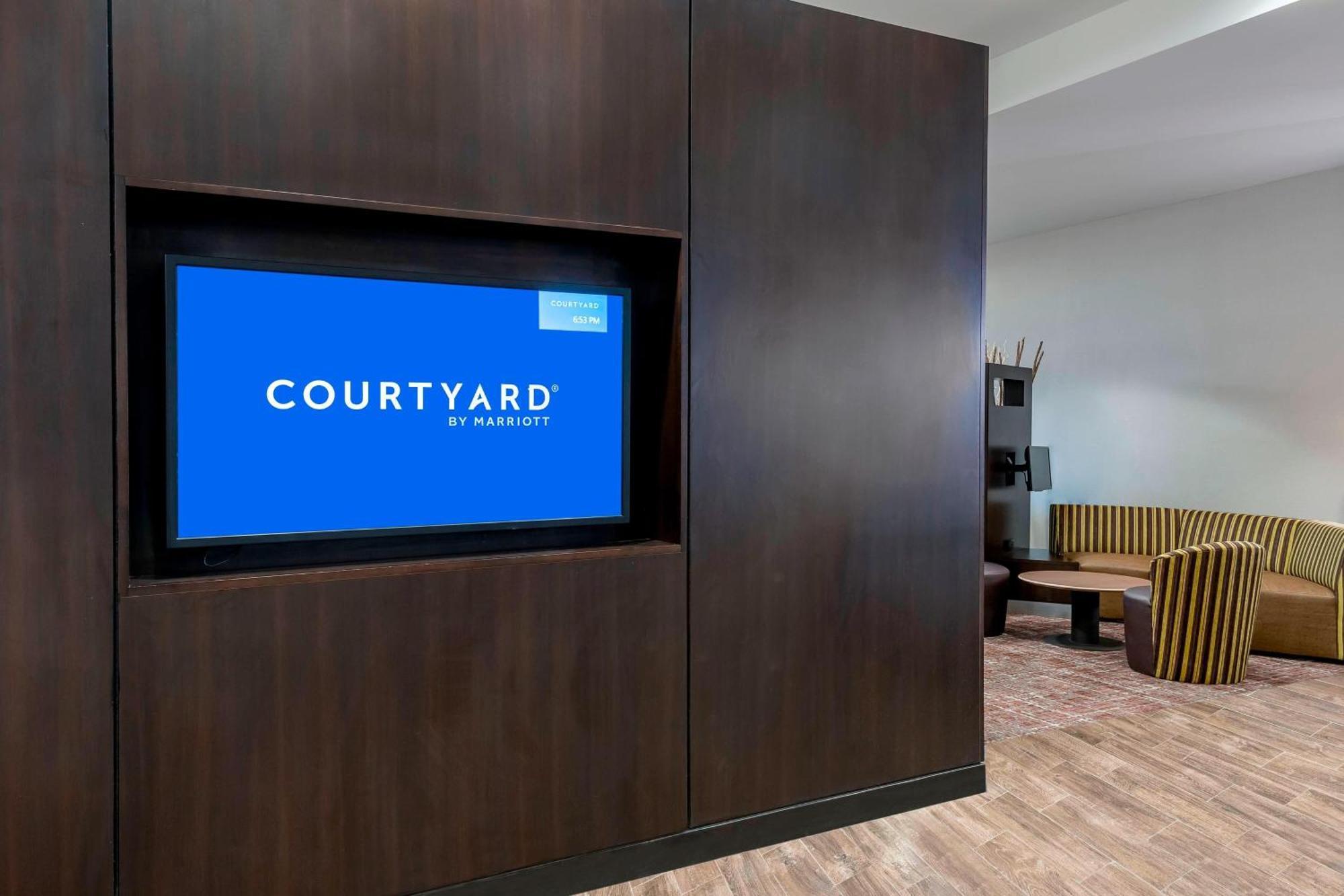 Courtyard Fort Wayne Downtown At Grand Wayne Convention Center Exteriör bild