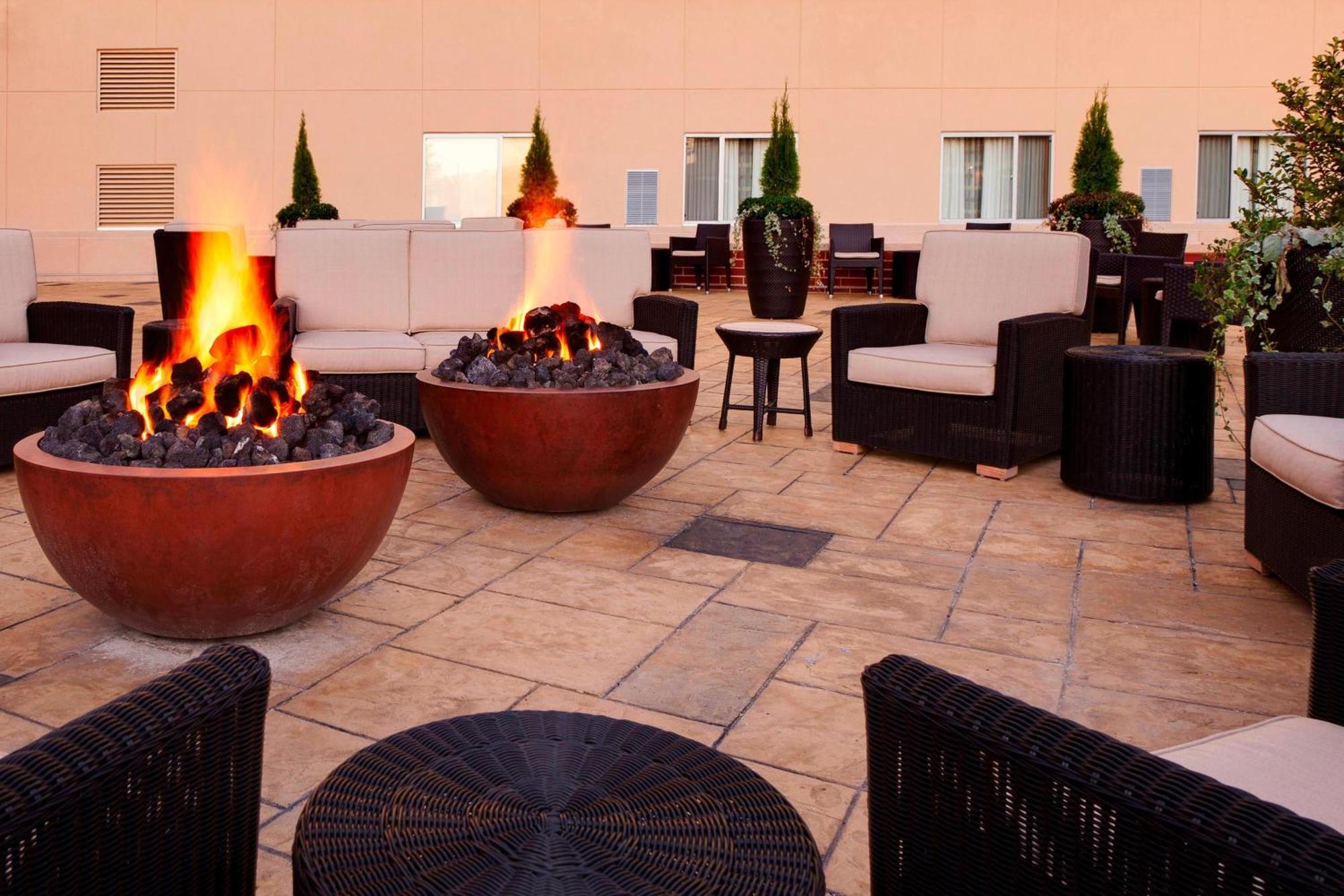 Courtyard Fort Wayne Downtown At Grand Wayne Convention Center Exteriör bild