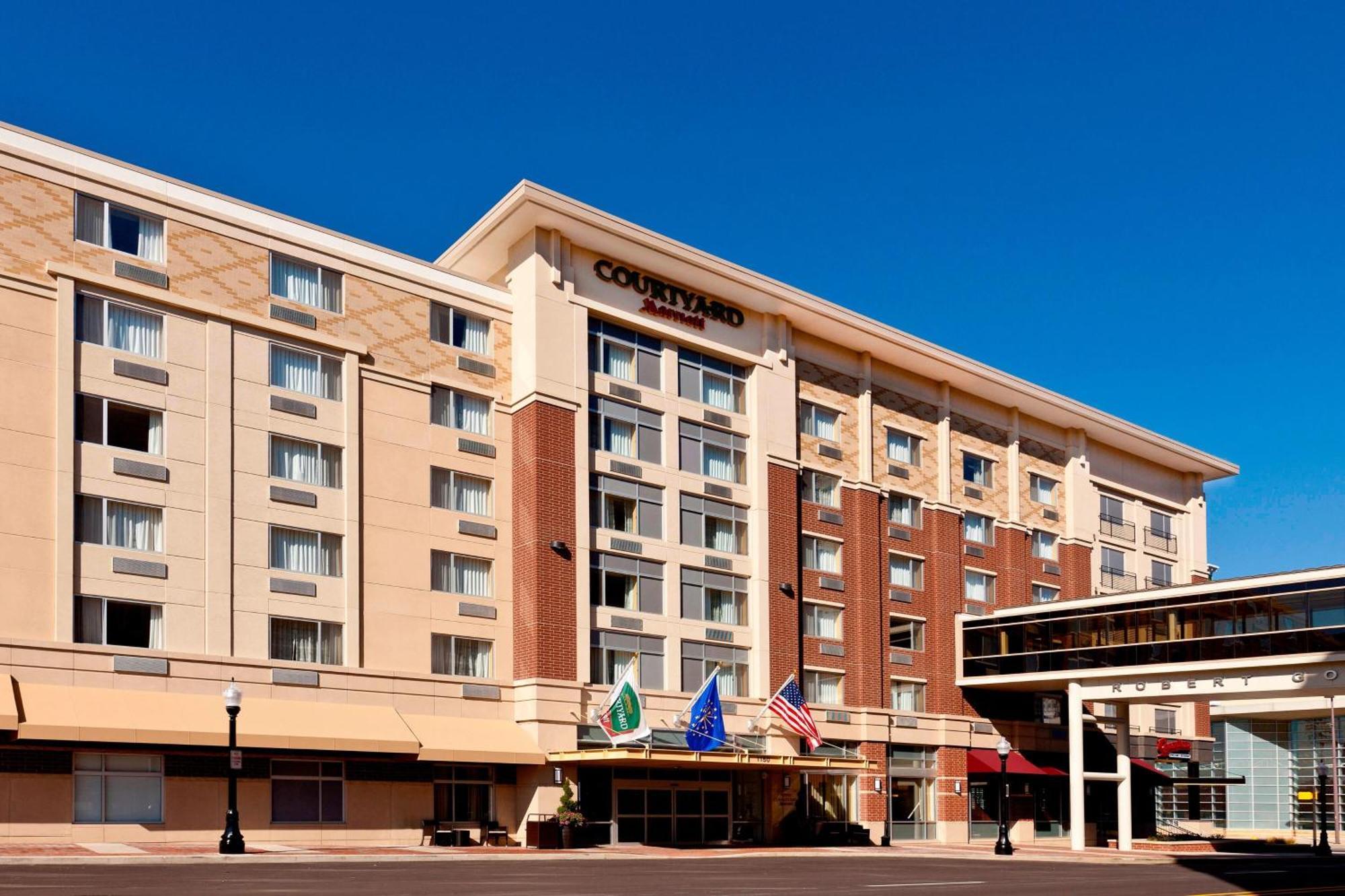 Courtyard Fort Wayne Downtown At Grand Wayne Convention Center Exteriör bild