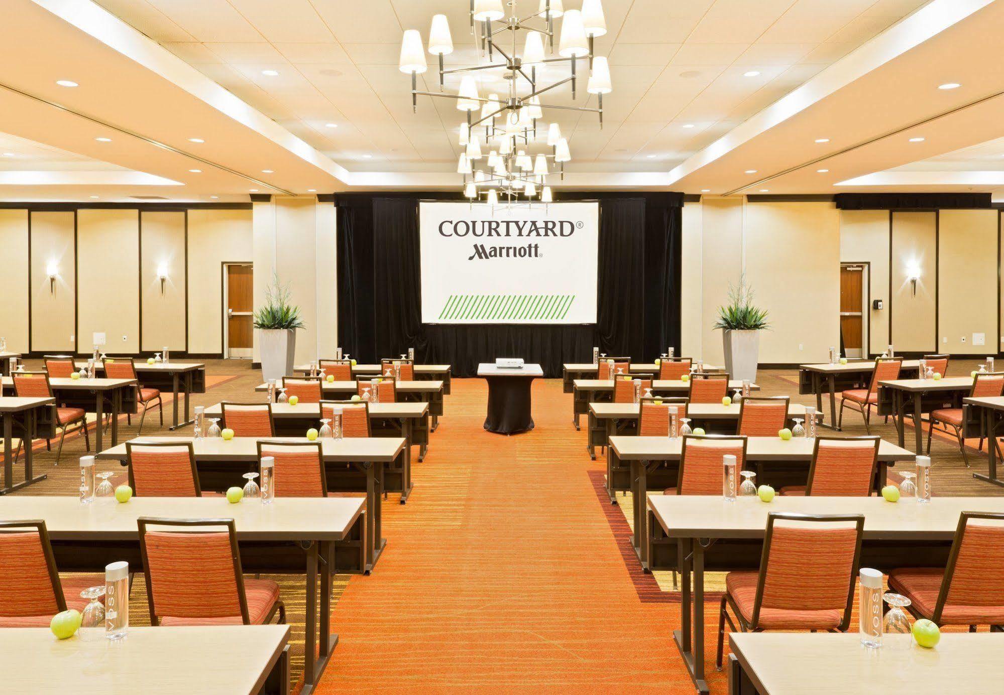 Courtyard Fort Wayne Downtown At Grand Wayne Convention Center Exteriör bild