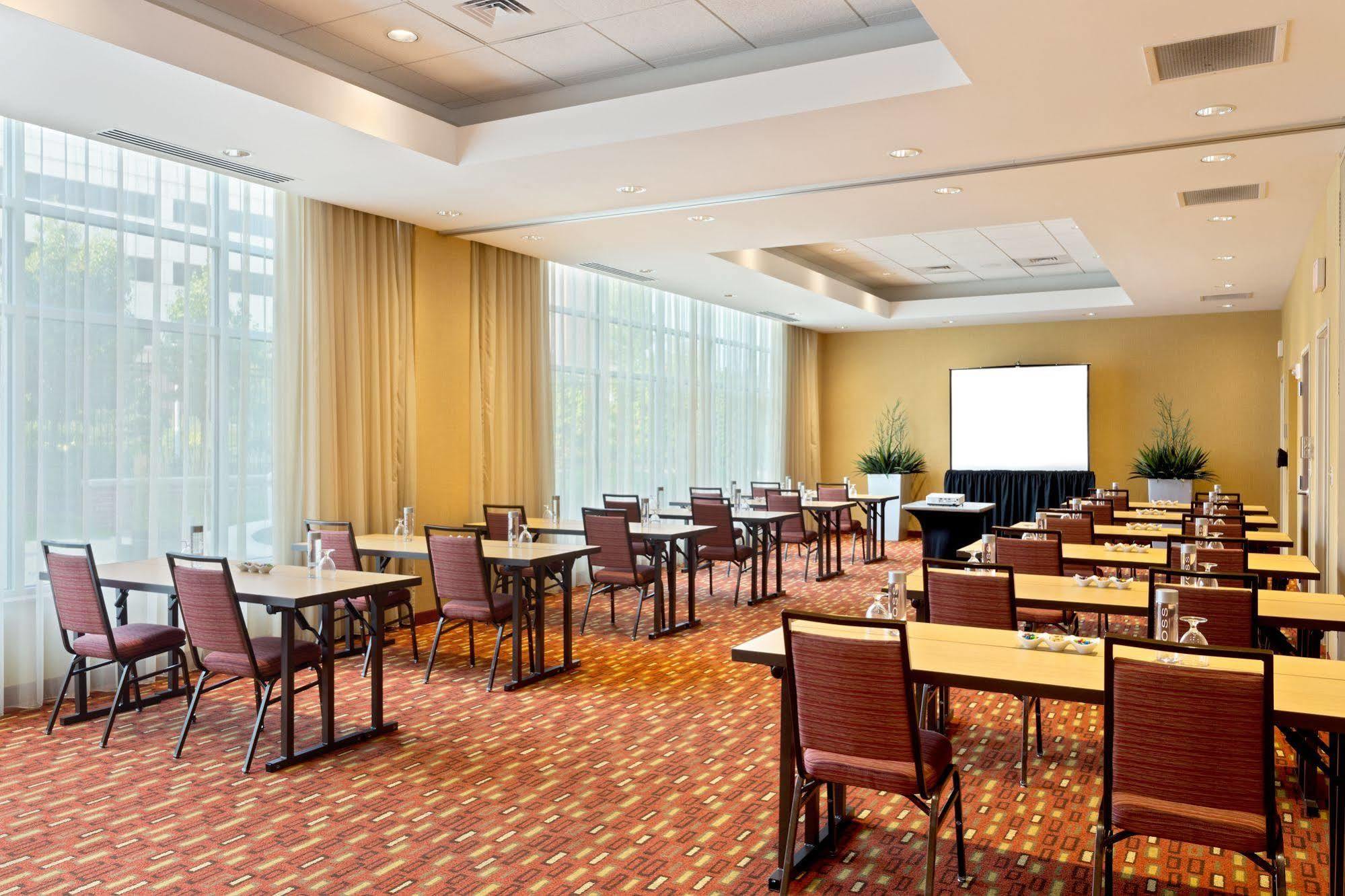 Courtyard Fort Wayne Downtown At Grand Wayne Convention Center Exteriör bild