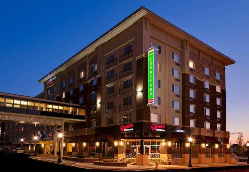 Courtyard Fort Wayne Downtown At Grand Wayne Convention Center Exteriör bild
